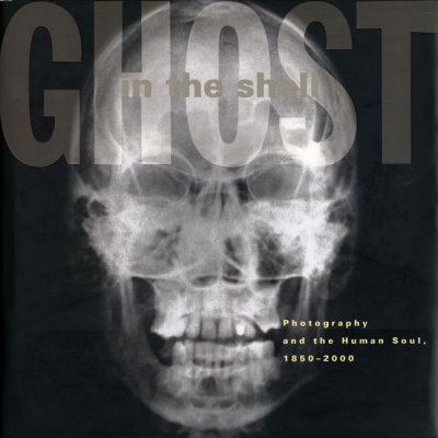 Ghost in the shell : photography and the human soul, 1850-2000 / Robert A. Sobieszek.