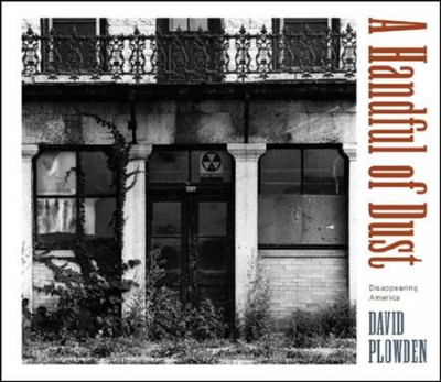 A handful of dust : disappearing America / David Plowden.