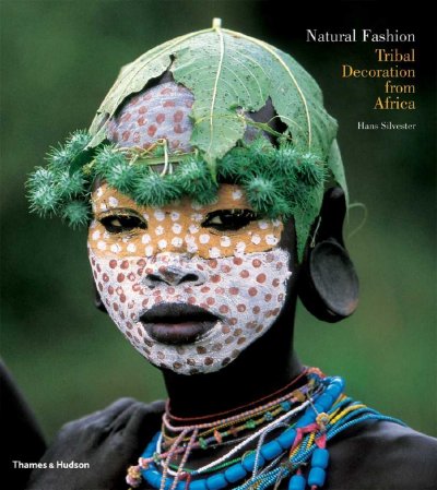 Natural fashion : tribal decoration from Africa / Hans Silvester ; [translated from the French by David H. Wilson].